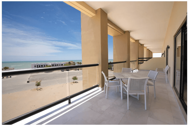 Ventanas Centro balcony overlooking the ocean