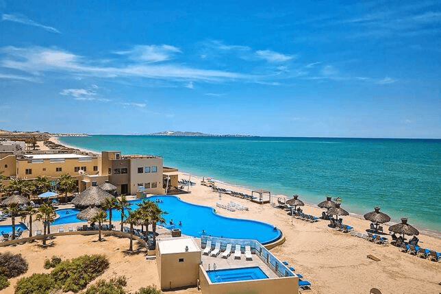 Infusion del Golfo Restaurant with ocean views and aquarium