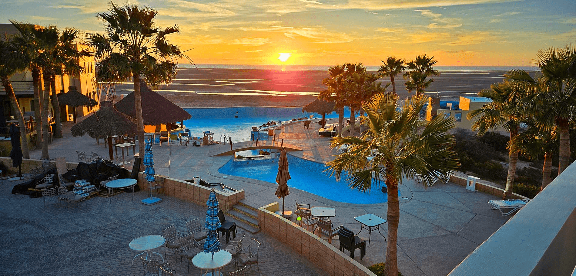 Happy guests enjoying their stay at Laguna Shores Resort in Puerto Peñasco, Mexico