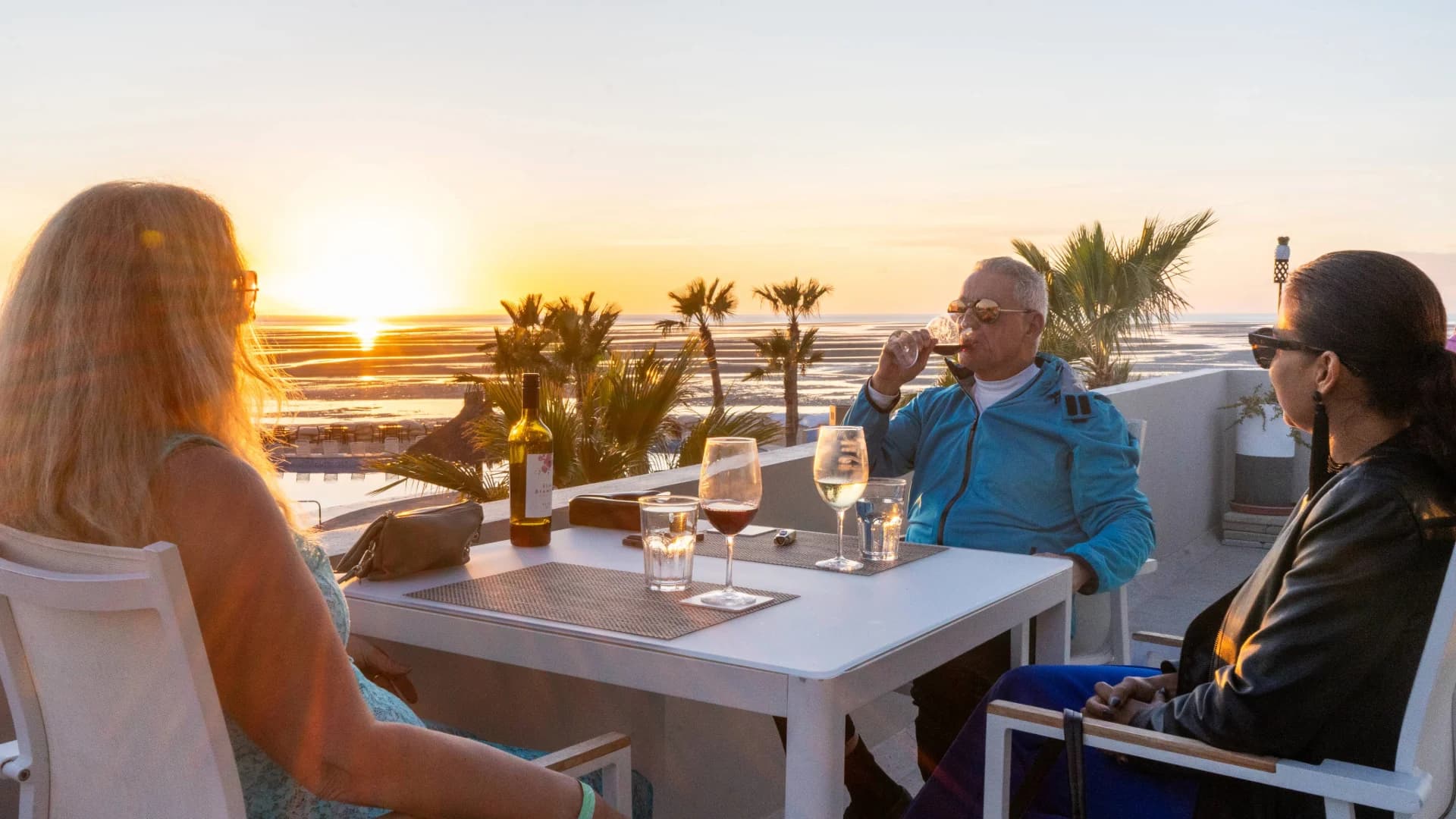 Restaurante y amenidades en el lugar